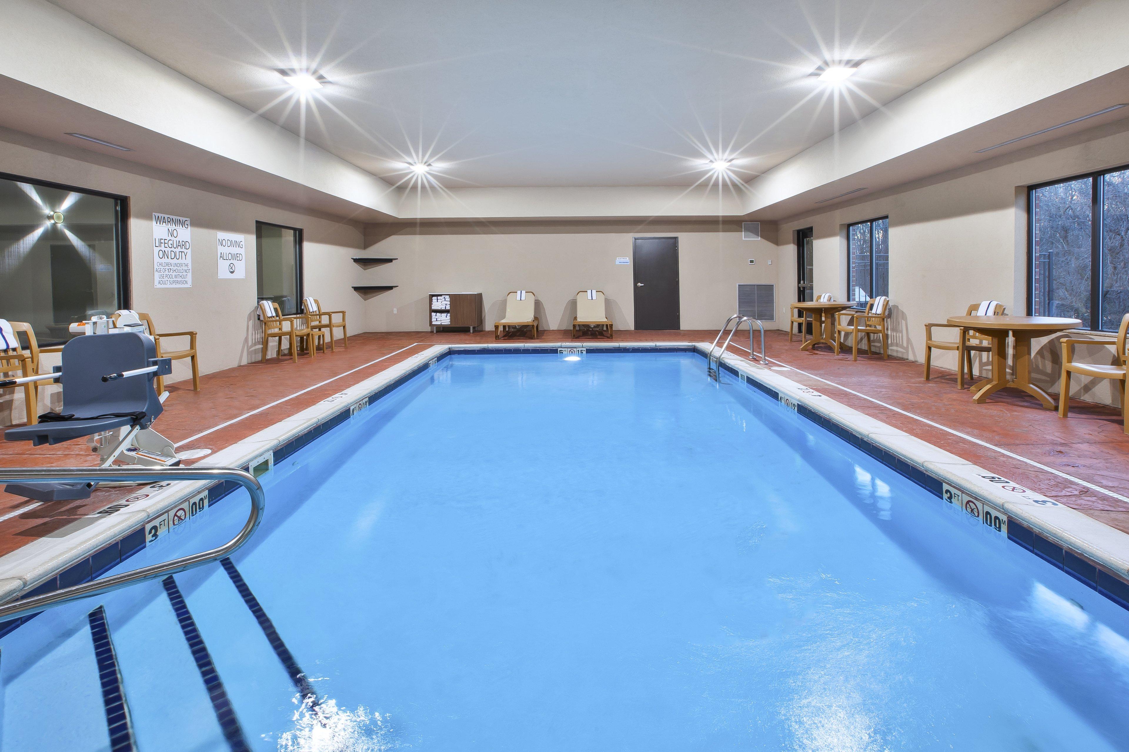 Holiday Inn Express Niles By Ihg Eksteriør billede